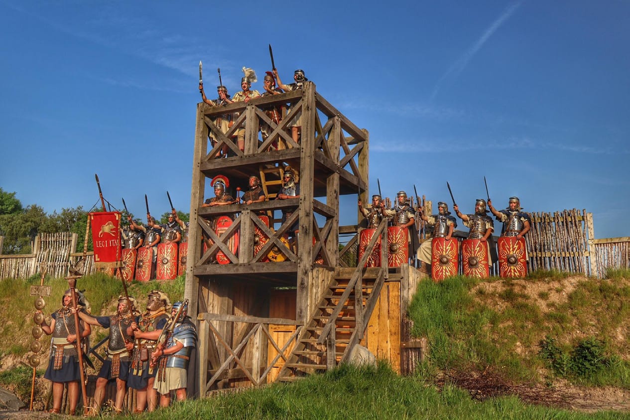 Britain's Big Fort Build - Park In The Past